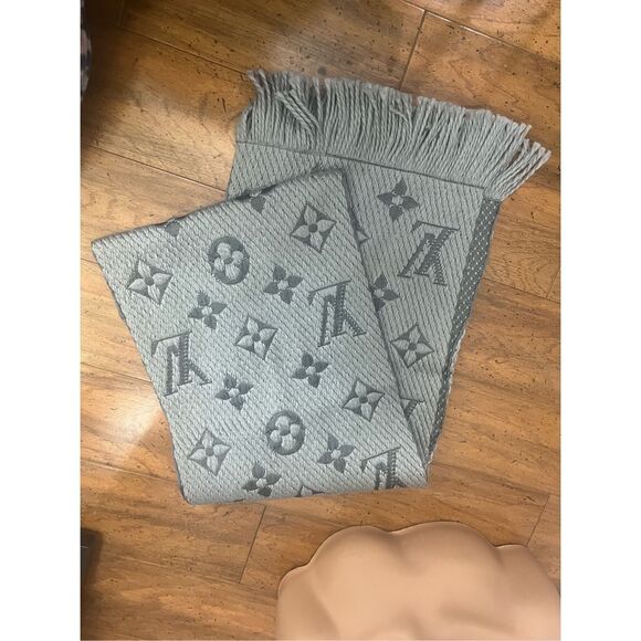 Louis vuitton logo mania  scarf shawl wrap - Picture 5 of 5